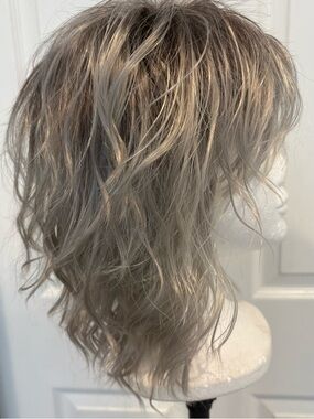 Silver Gray Rooted Medium Length Wavy Synthetic Wig! Excellent condition! Bangs